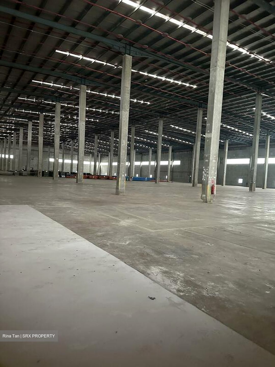 Gul Way (D22), Warehouse #496952621